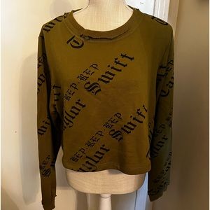 Lookalike Taylor Swift reputation Olive crop top